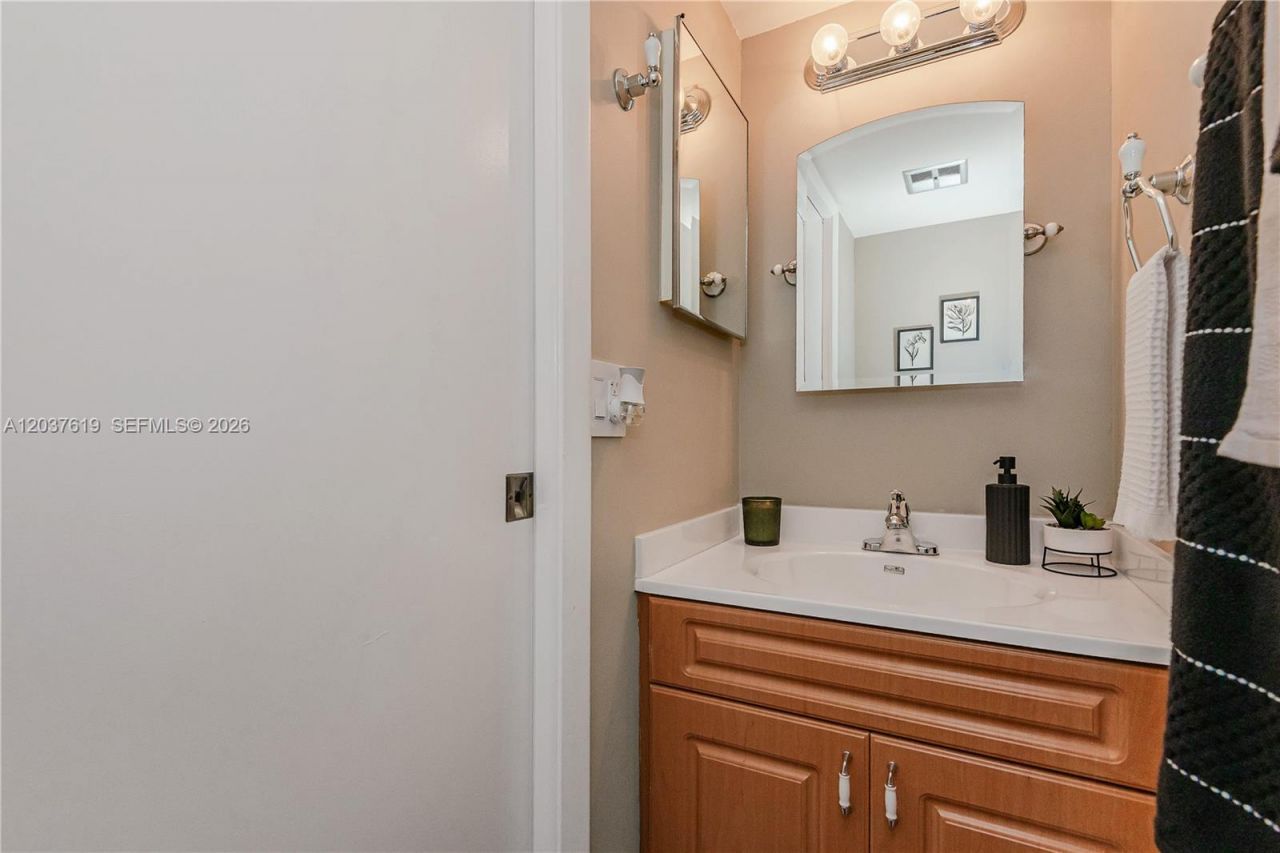 1052 W 79th St , Unit 11, Hialeah, FL 33014 Photo