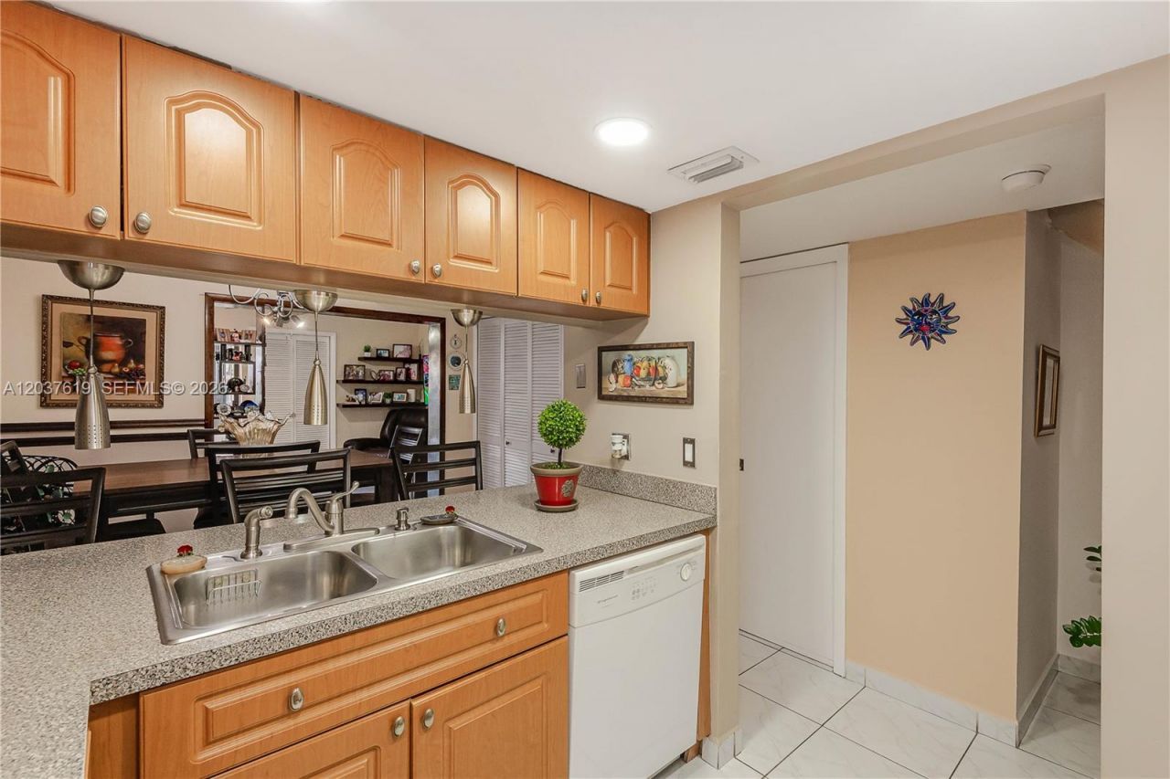 1052 W 79th St , Unit 11, Hialeah, FL 33014 Photo