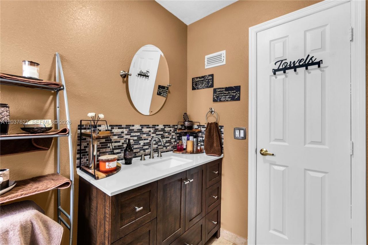 2751 NW 107th Ter, Sunrise, FL 33322 Photo