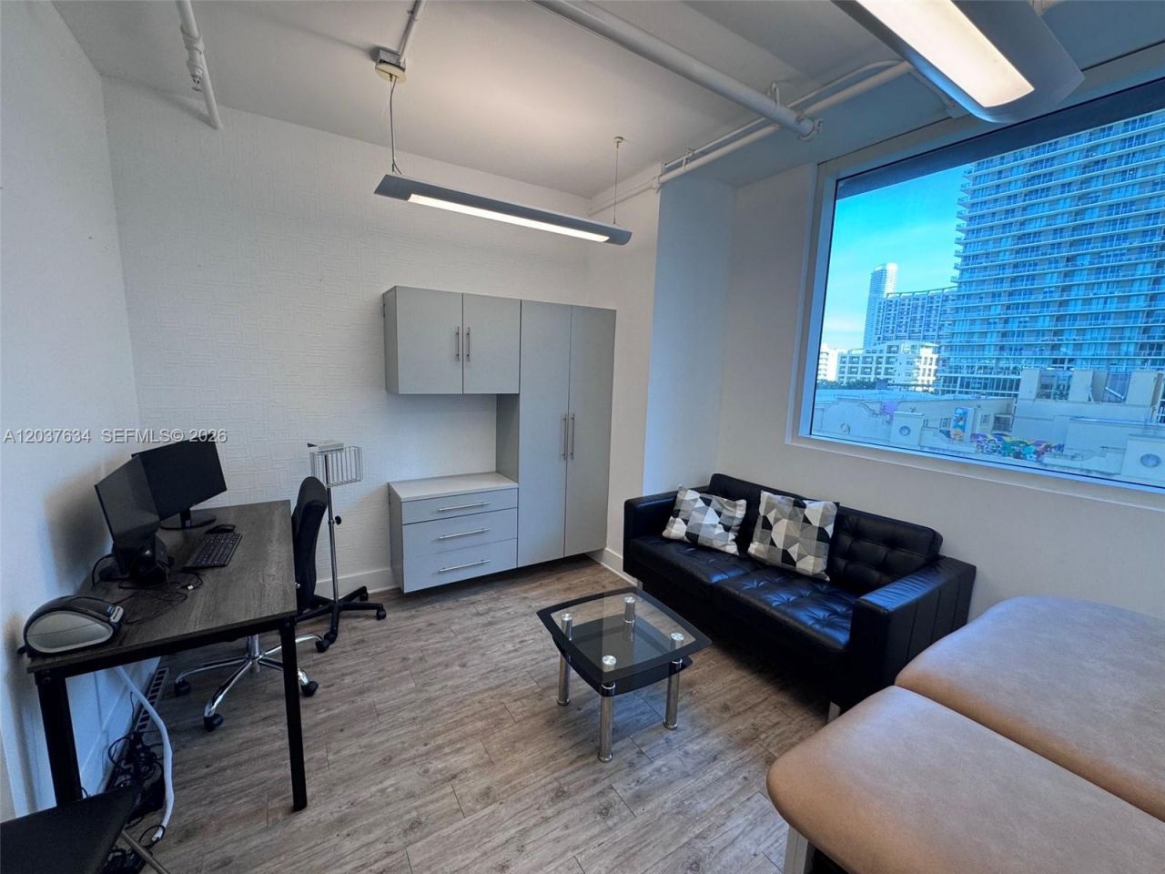 40 SW 13th St , Unit 402, Miami, FL 33130 Photo