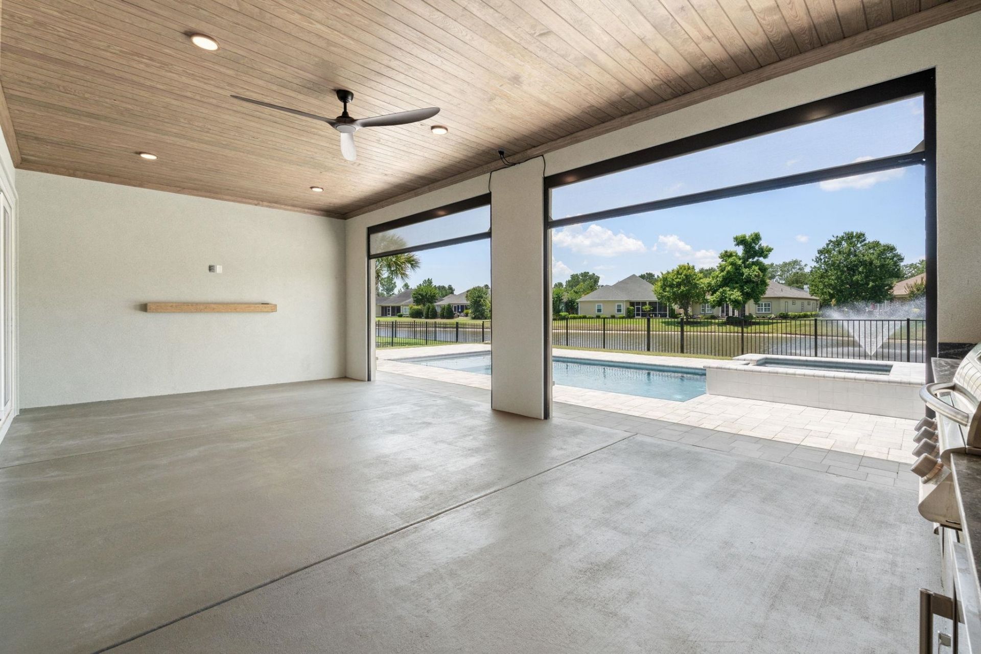 1015 Bluffview Dr. Photo 47
