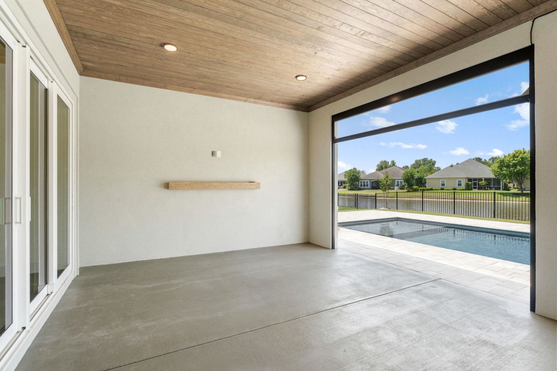 1015 Bluffview Dr. Photo 48