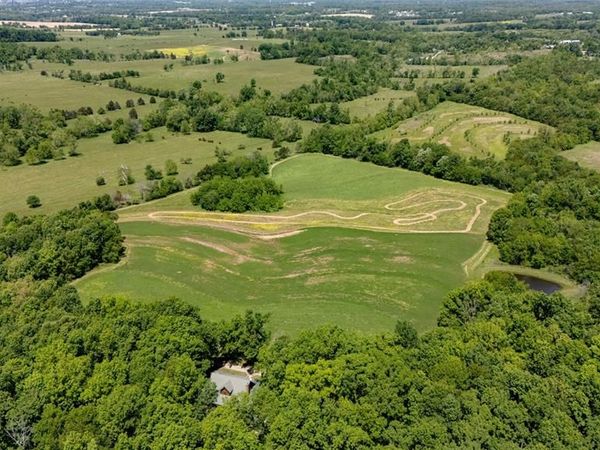 2276 Old Fredericktown Road , Farmington, MO 63640