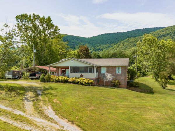 7686 Highway 63, Speedwell, TN 37870