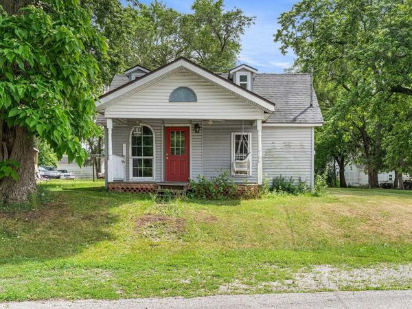 105 E Arlington Avenue, North Judson, IN 46366