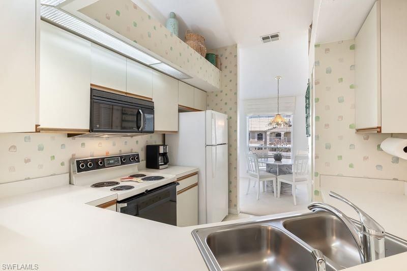 815 Gulf Pavilion Dr , Unit 201, Naples, FL 34108 Photo