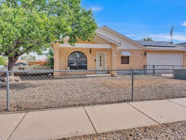 430 Calle Don Santiago NE, Los Lunas, NM 87031