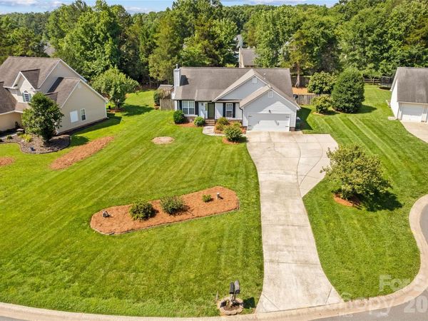 4425 Derbyshire Lane, Matthews, NC 28104