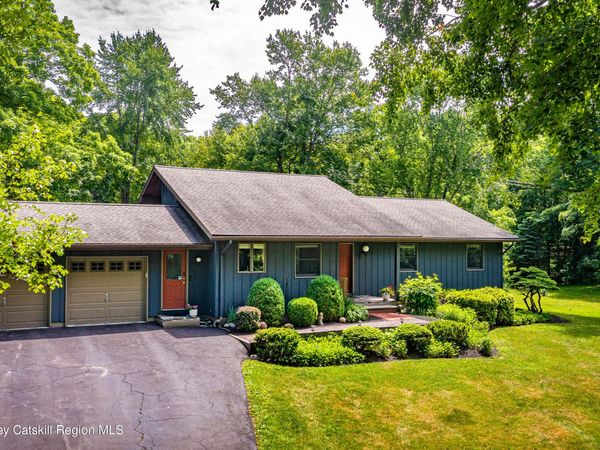 202 S Quaker Lane, Hyde Park, NY 12538