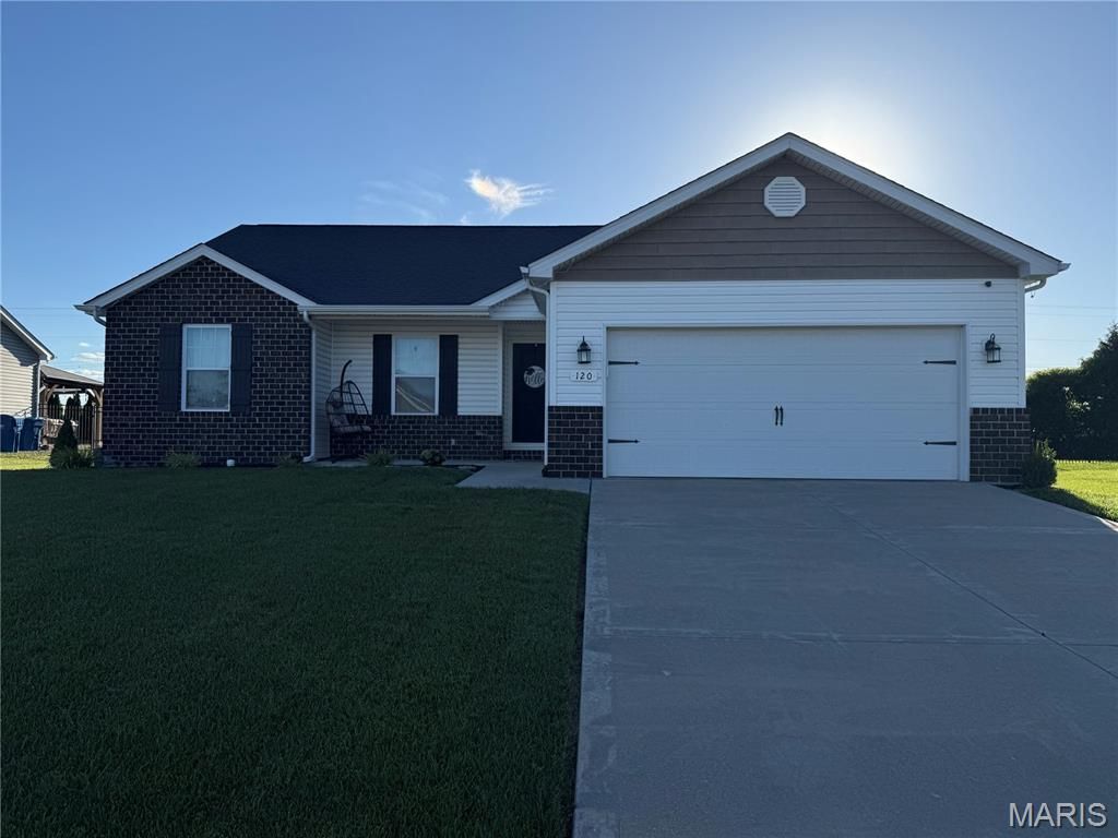 120 Eisenhower Boulevard, Troy, IL 62294 Main Photo