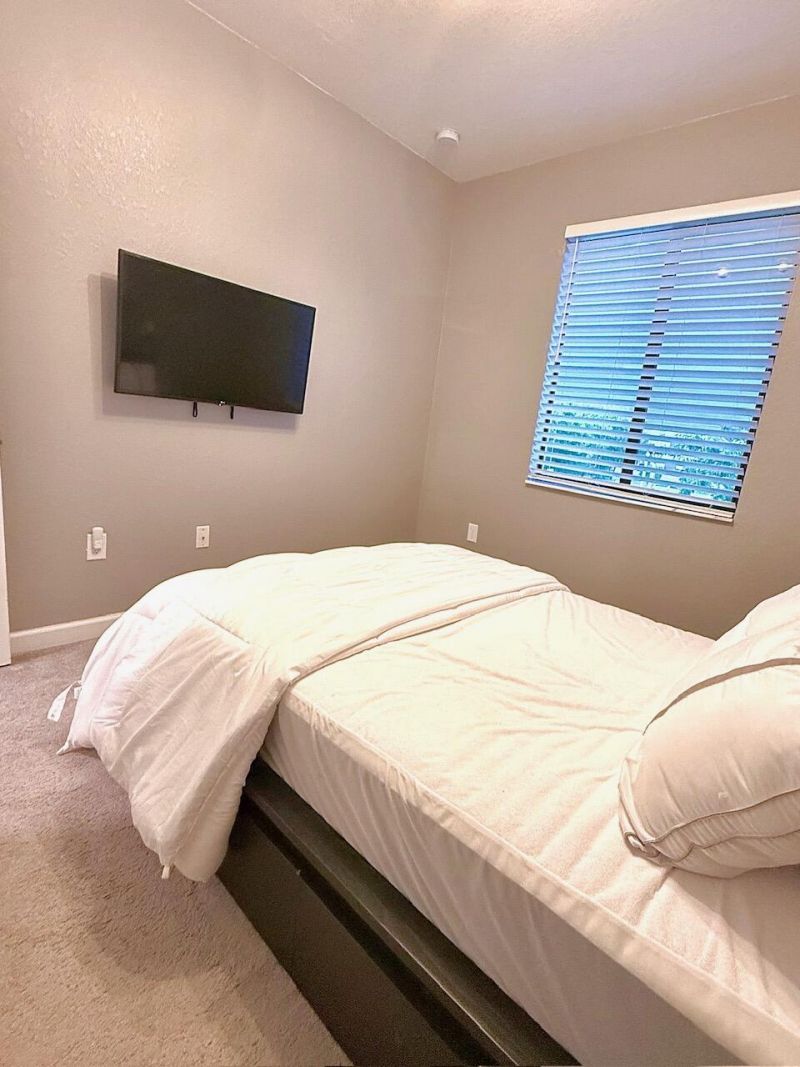 21423 NE 2nd Place, Miami, FL 33179 Photo