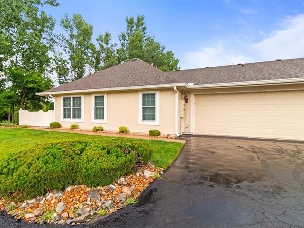 6014 Kensington Court, Unit 15C, Lee's Summit, MO 64064