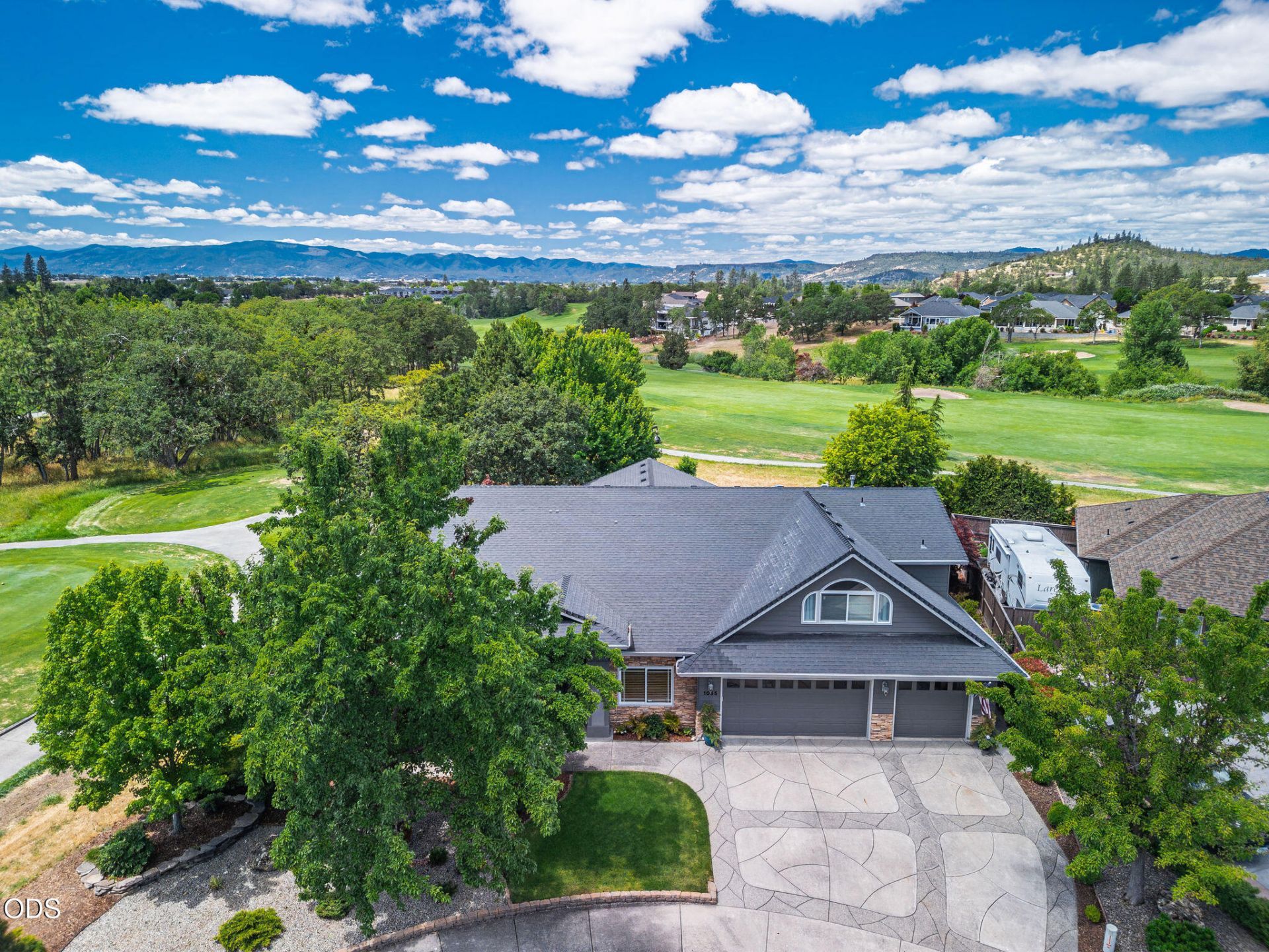 1085 Oak Grove, Eagle Point, OR 97524 Main Photo