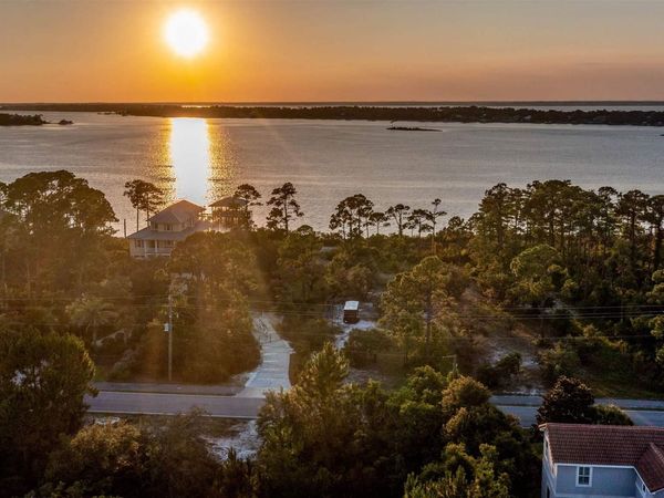 14000 River Rd, Pensacola, FL 32507