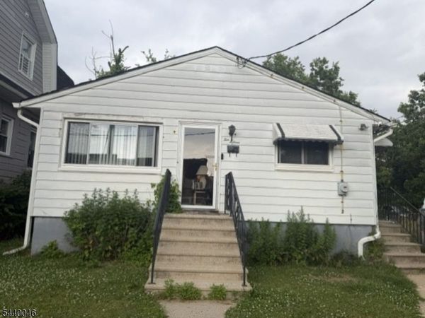 1015 Oak St, Roselle, NJ 07203