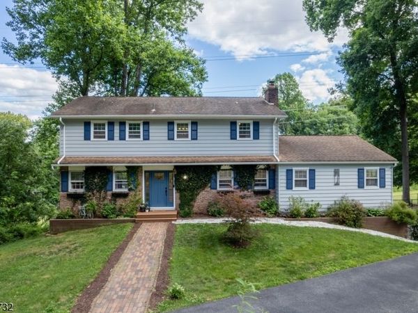 9 Parkwood Rd, Roxbury, NJ 07876
