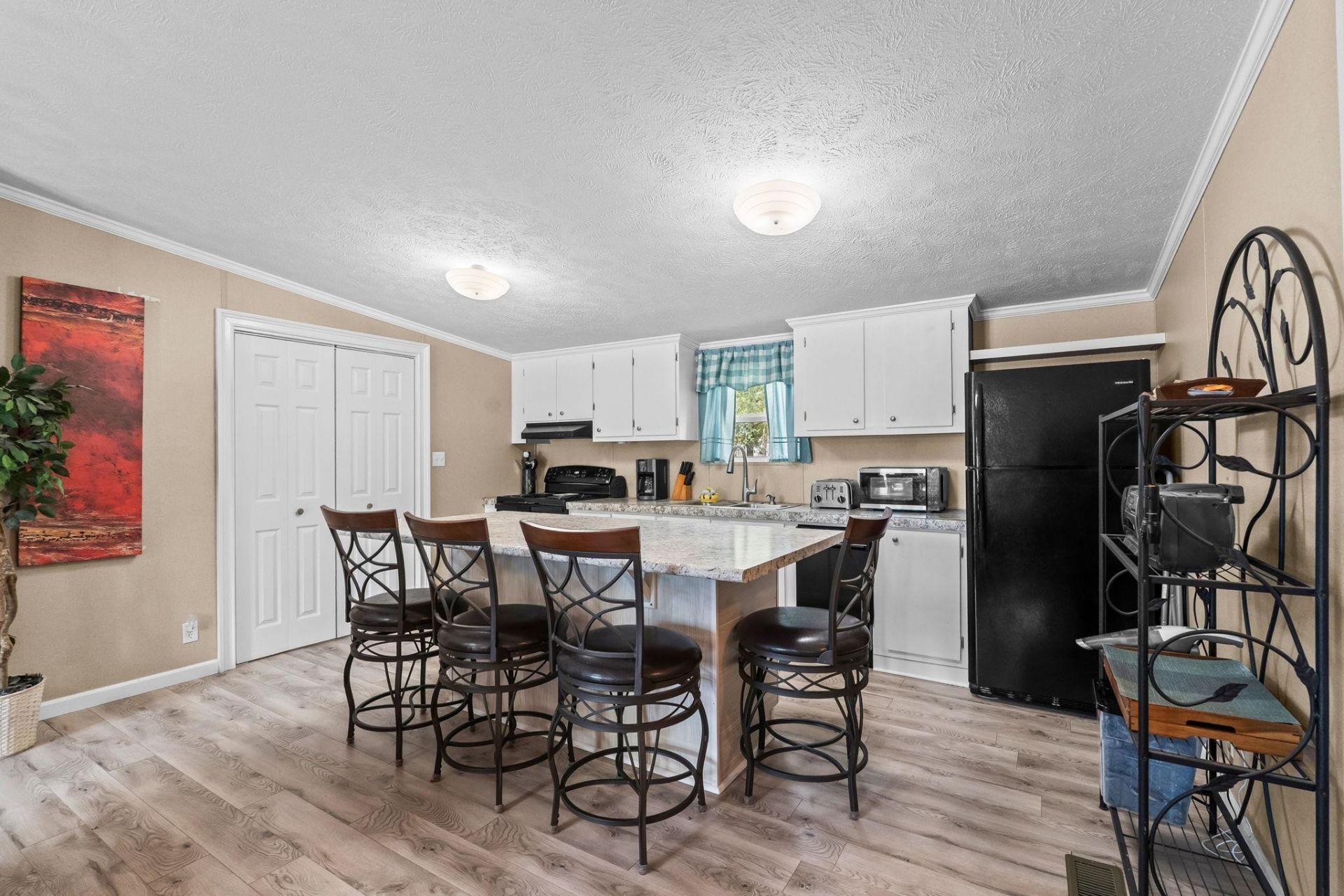 1617 Crystal Lake Dr. Photo 18