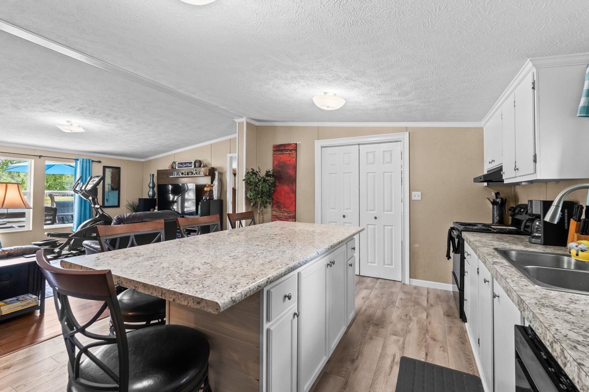 1617 Crystal Lake Dr. Photo 22