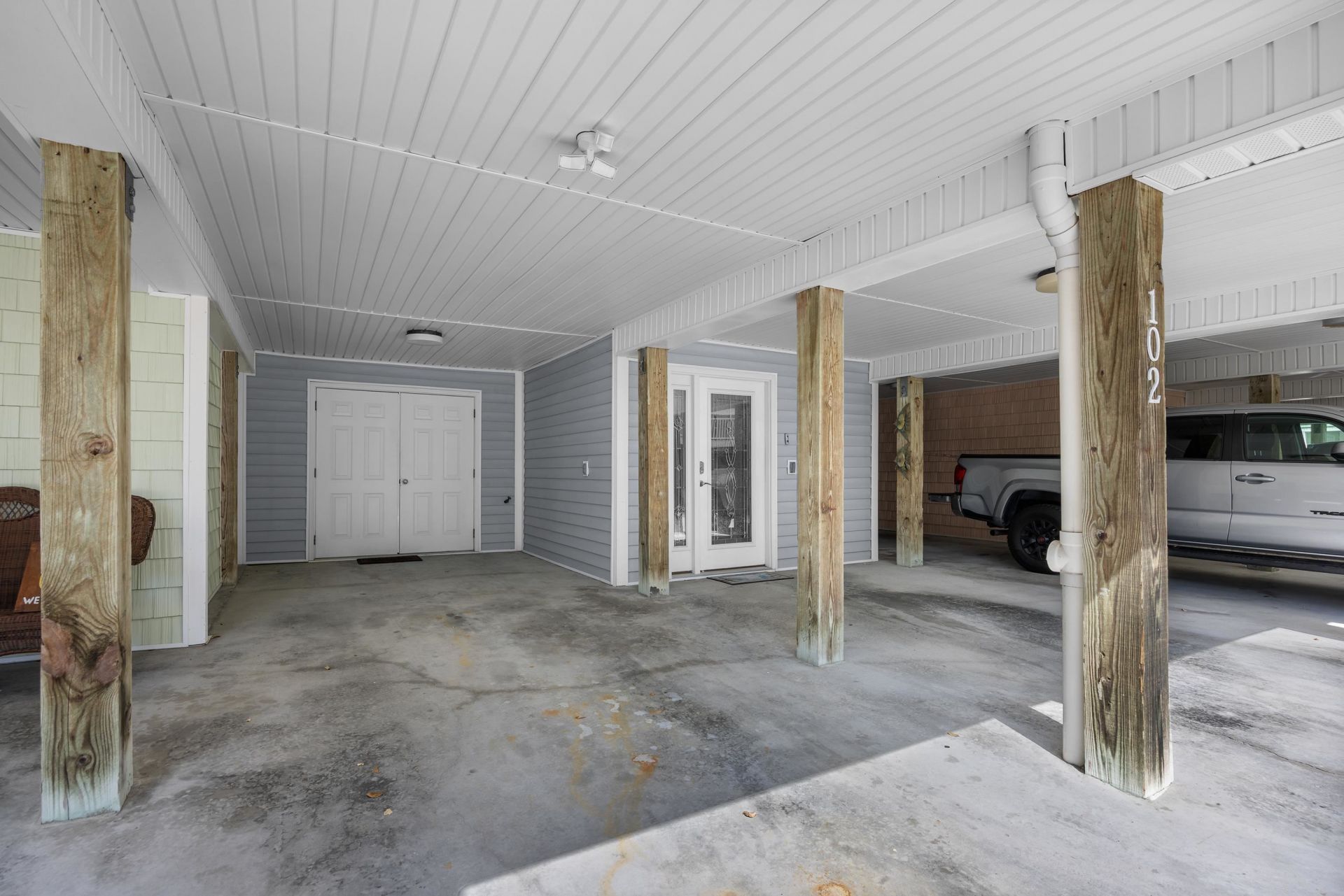 209 N Hillside Dr. Photo 45