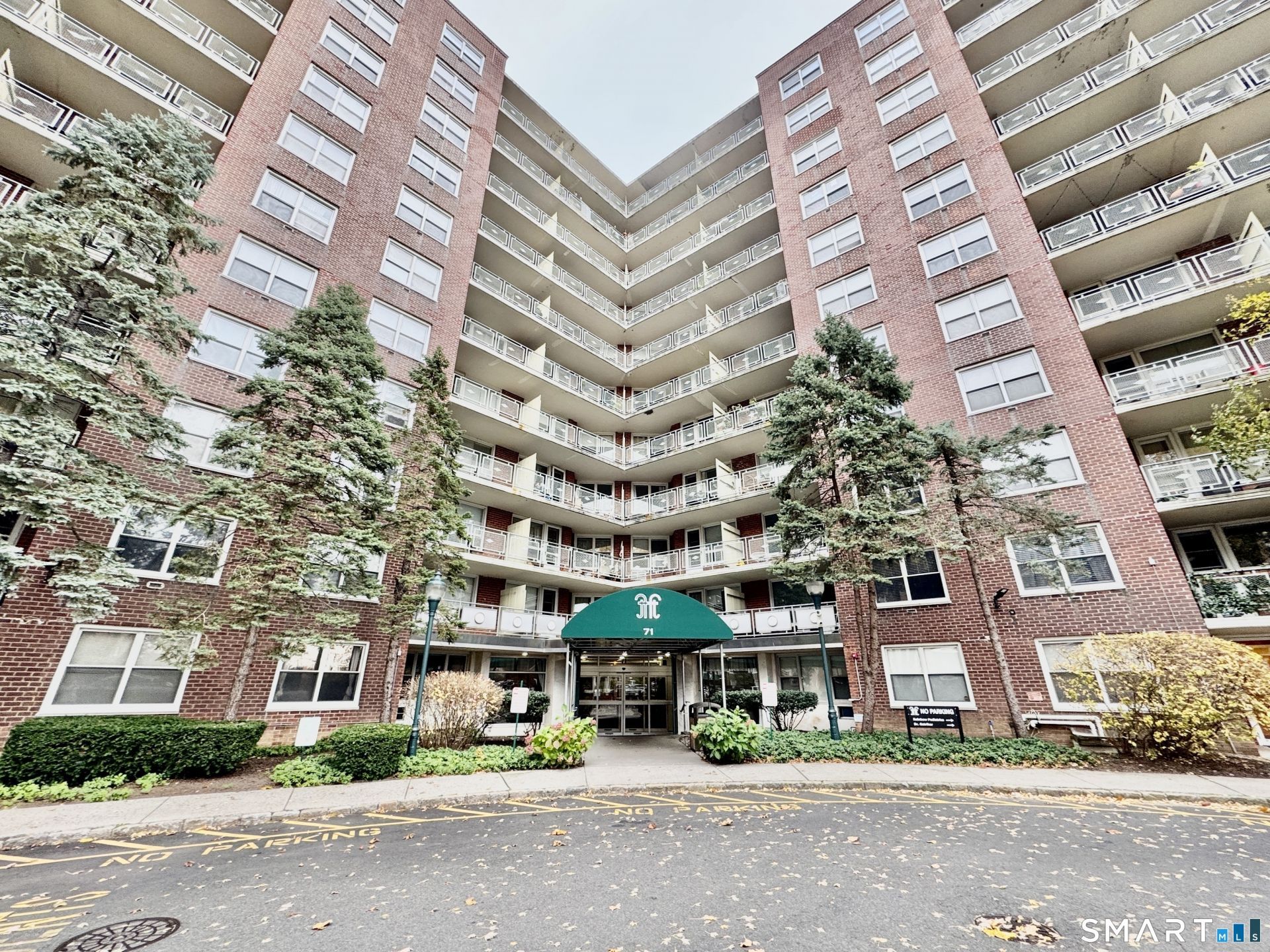 71 Strawberry Hill, Unit 421, Stamford, CT 06902 Main Photo