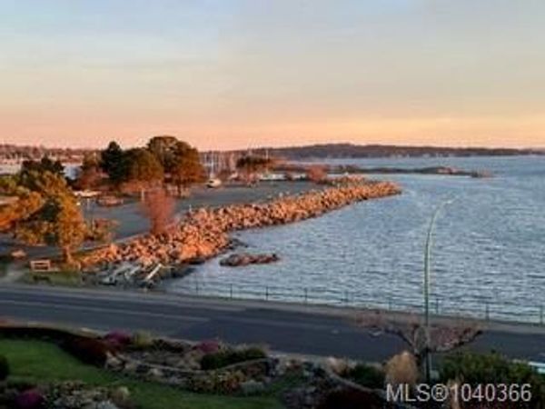 1270 Beach Dr, Unit #307, Oak Bay, BC V8S 2N3