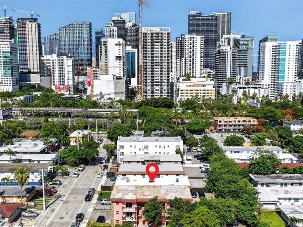 450 SW 9th St , Miami, FL 33130