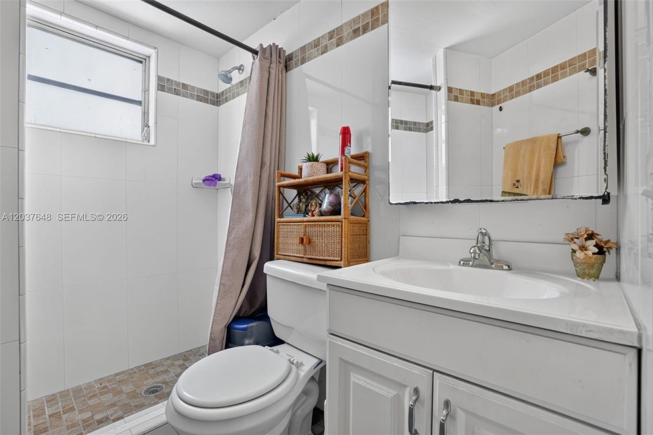 450 SW 9th St , Miami, FL 33130 Photo