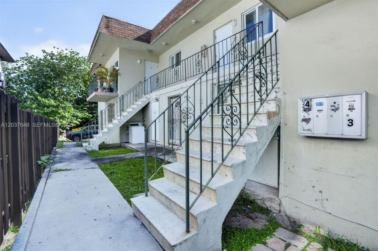 450 SW 9th St , Miami, FL 33130 Photo