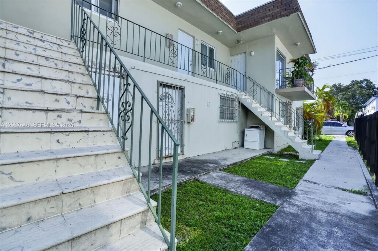 450 SW 9th St , Miami, FL 33130 Photo