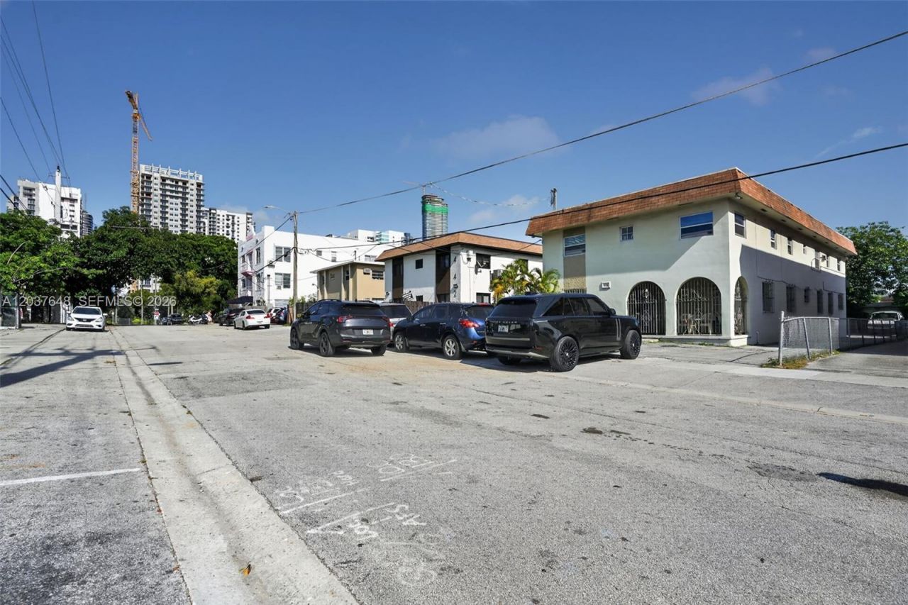450 SW 9th St , Miami, FL 33130 Photo