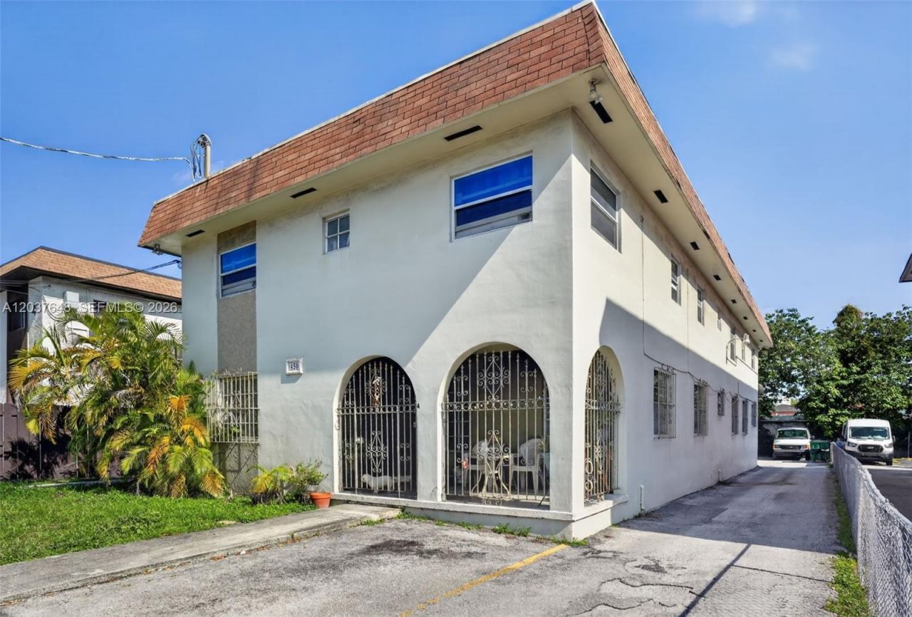 450 SW 9th St , Miami, FL 33130 Photo