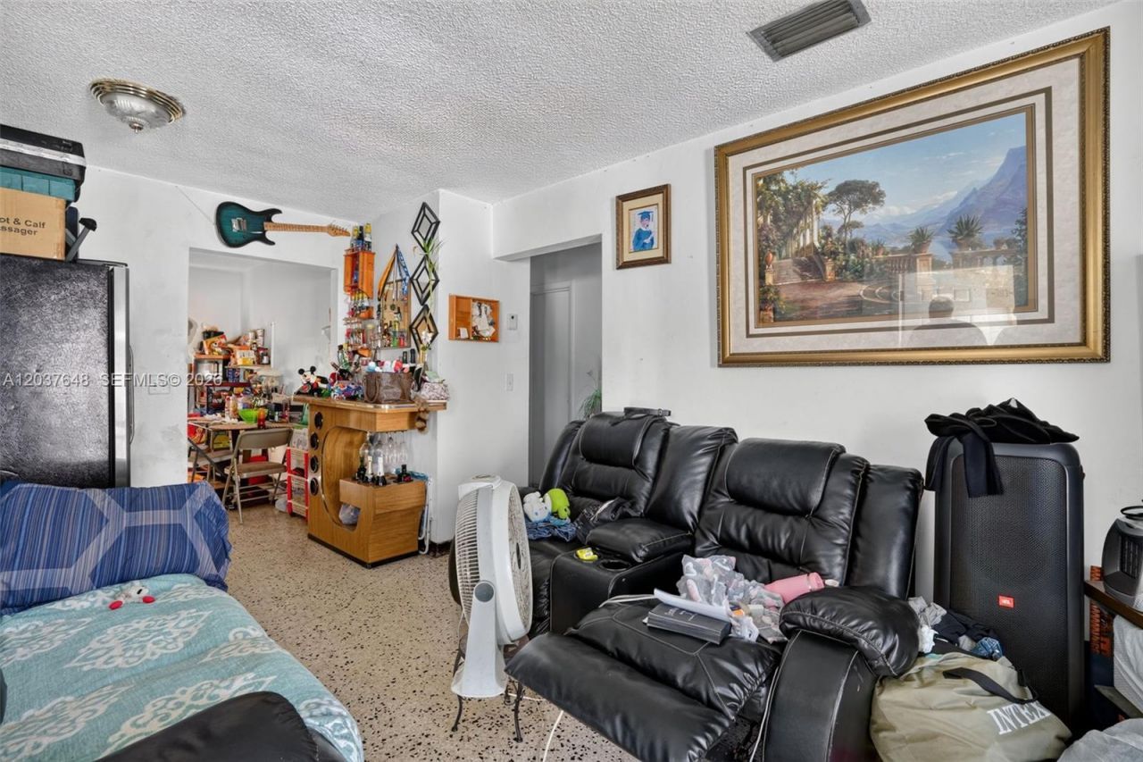 450 SW 9th St , Miami, FL 33130 Photo