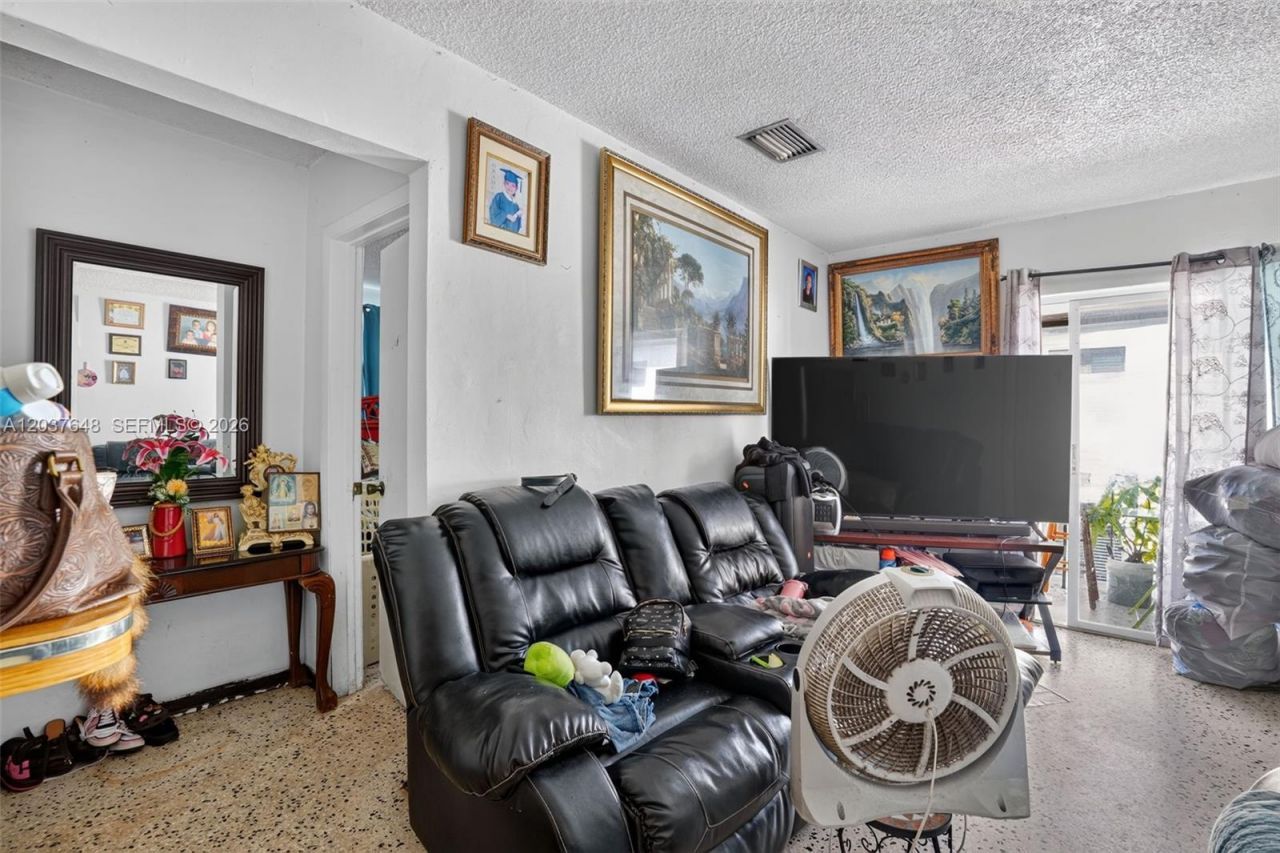 450 SW 9th St , Miami, FL 33130 Photo