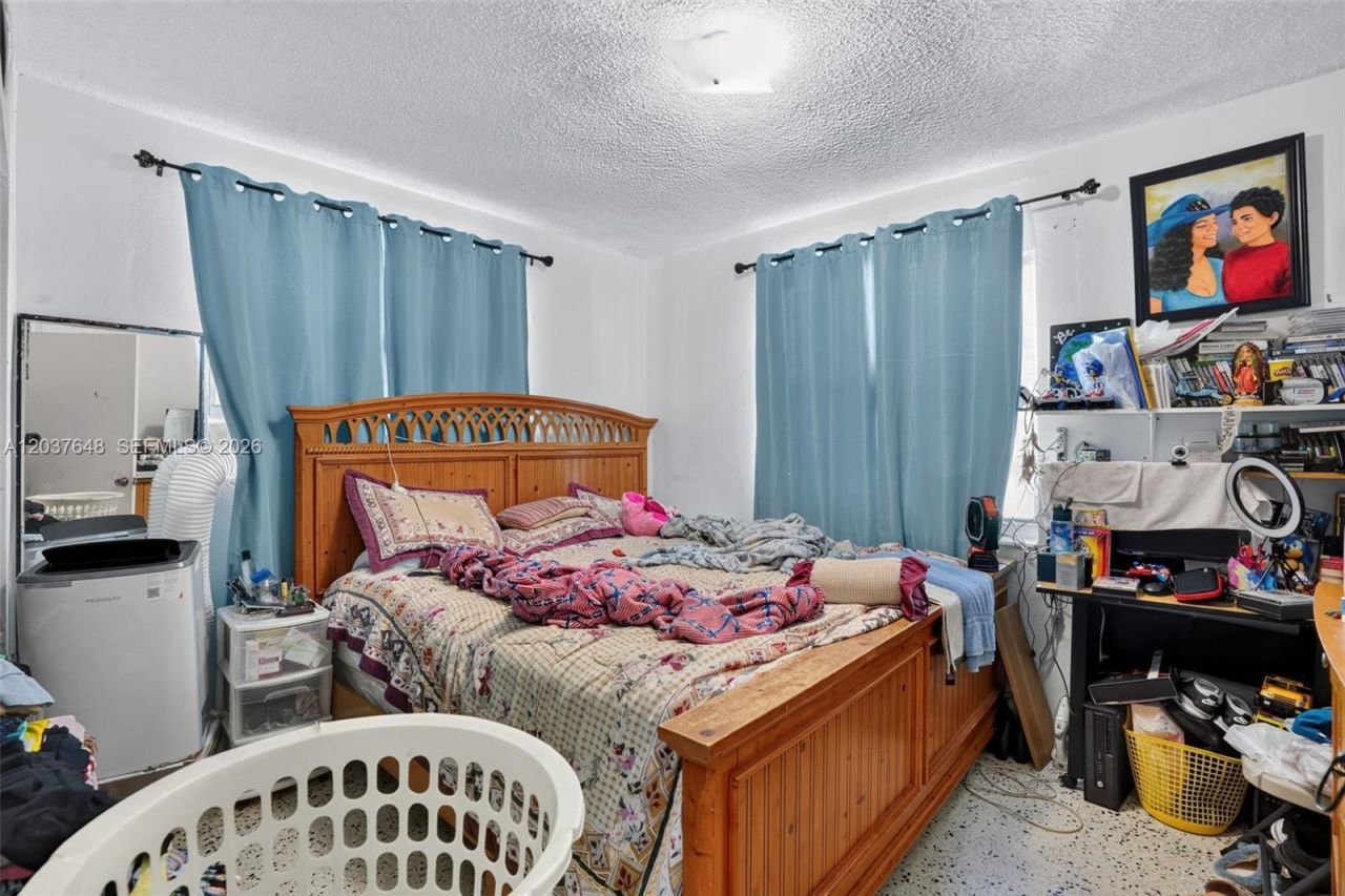 450 SW 9th St , Miami, FL 33130 Photo