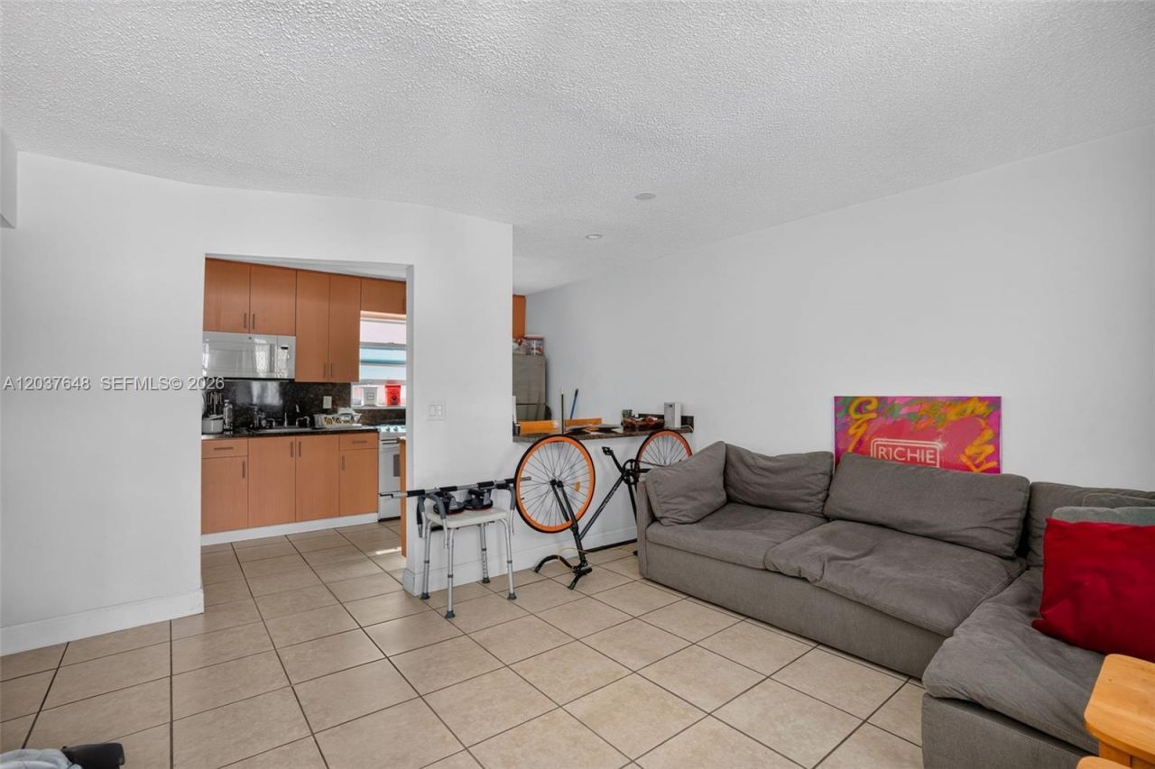 450 SW 9th St , Miami, FL 33130 Photo