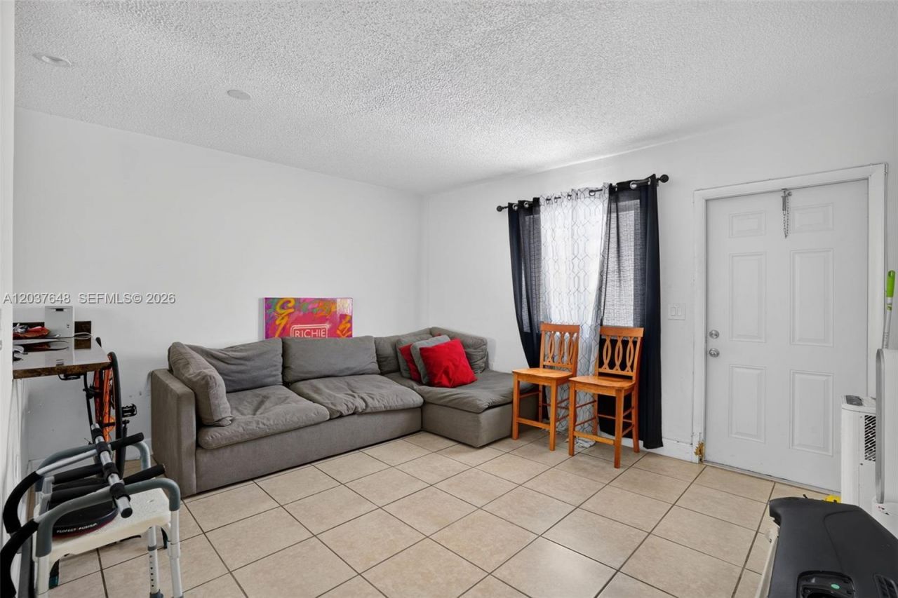 450 SW 9th St , Miami, FL 33130 Photo
