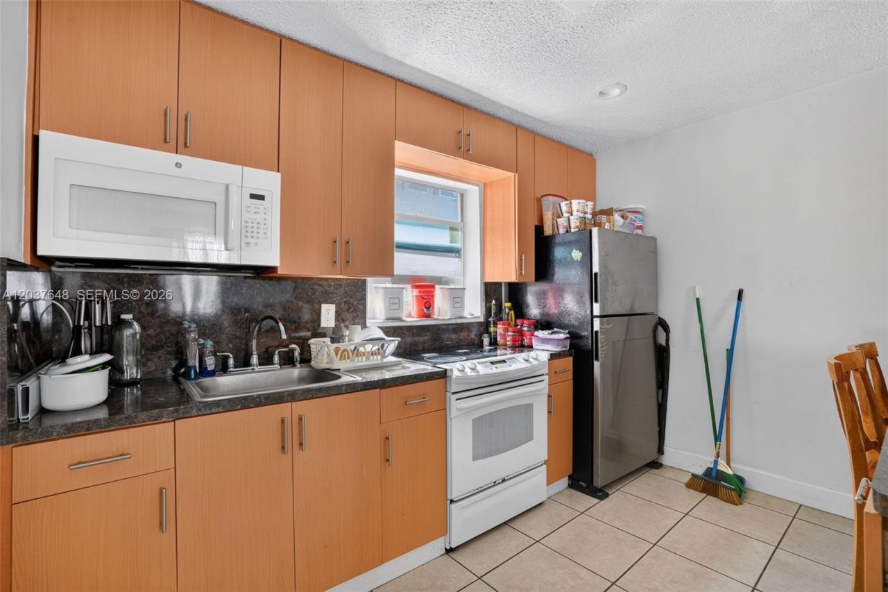 450 SW 9th St , Miami, FL 33130 Photo