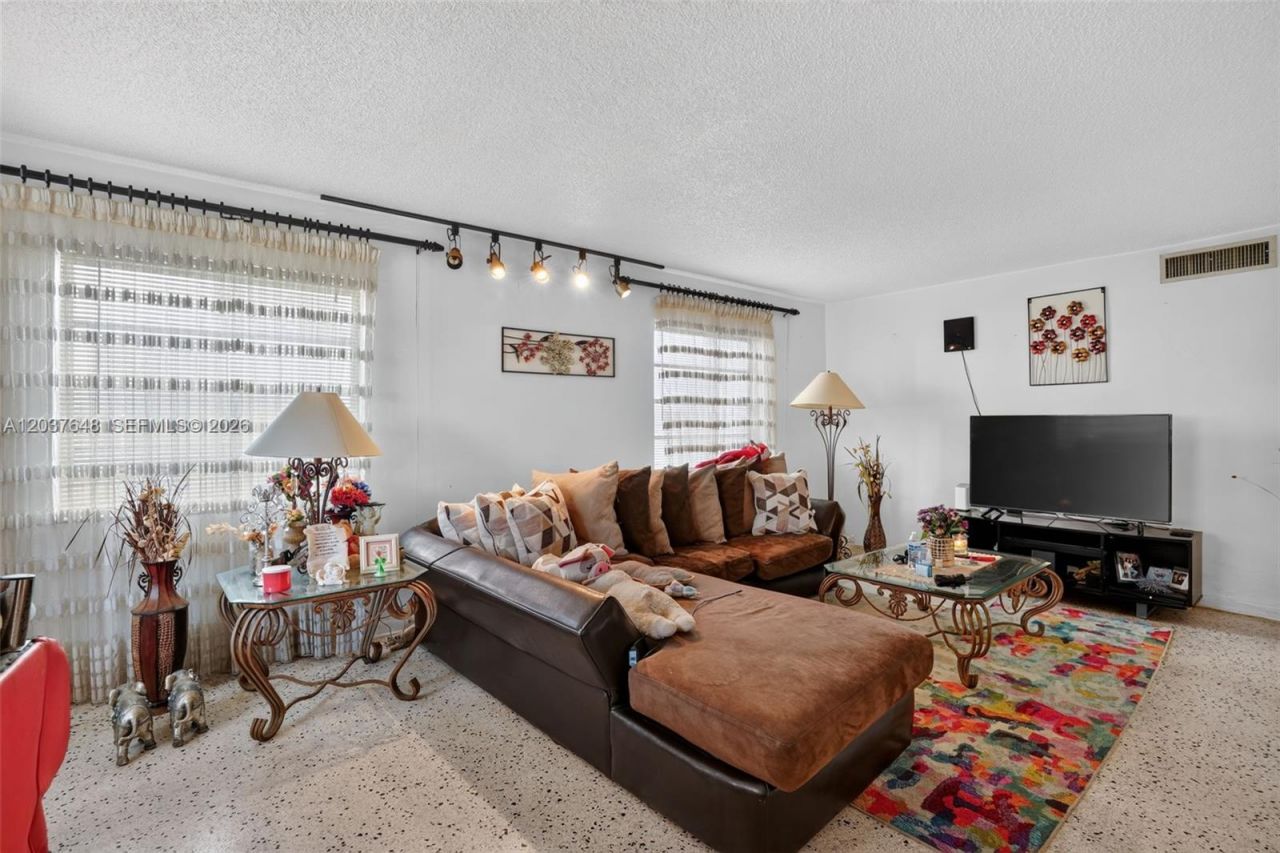 450 SW 9th St , Miami, FL 33130 Photo