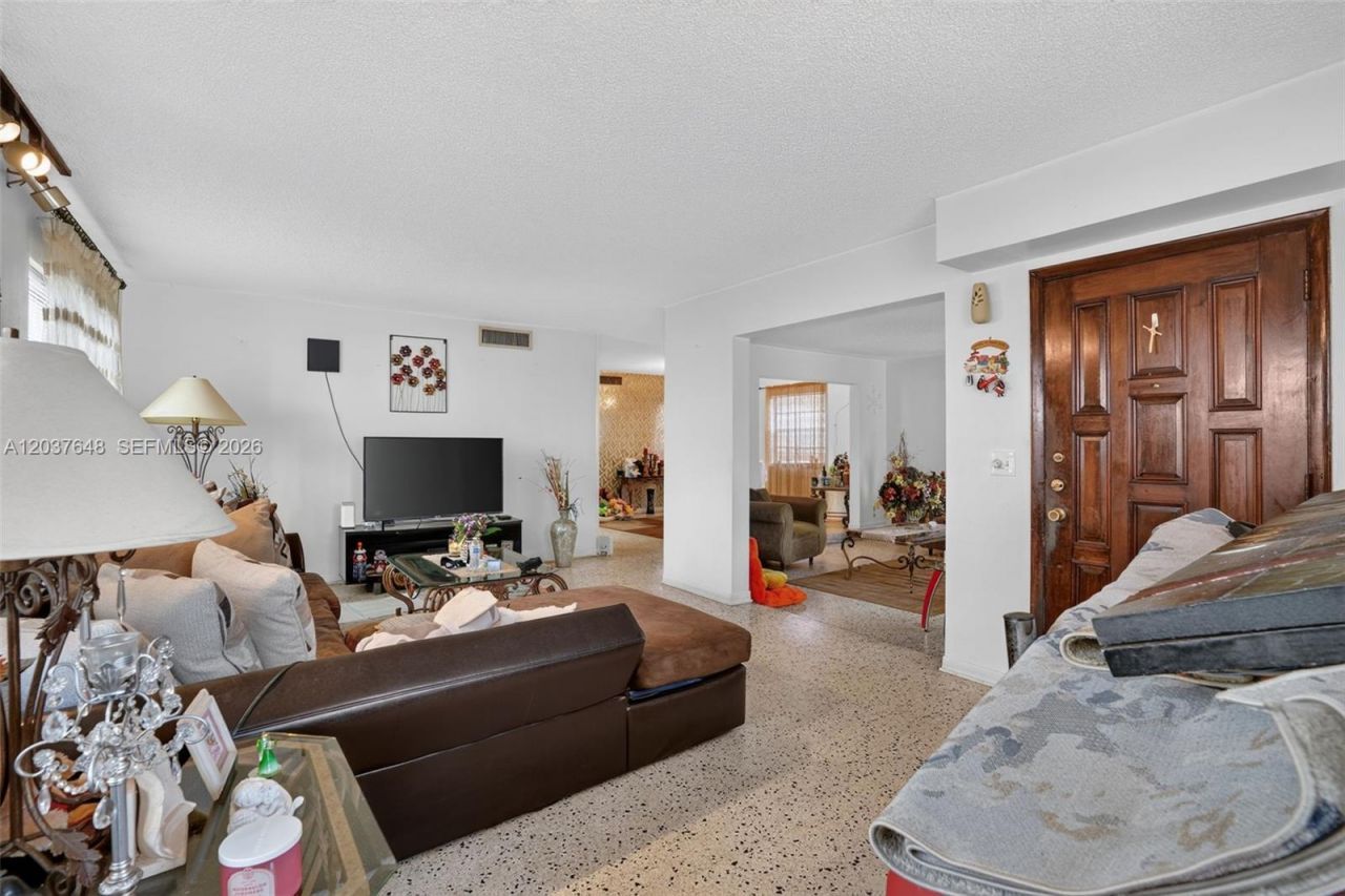 450 SW 9th St , Miami, FL 33130 Photo