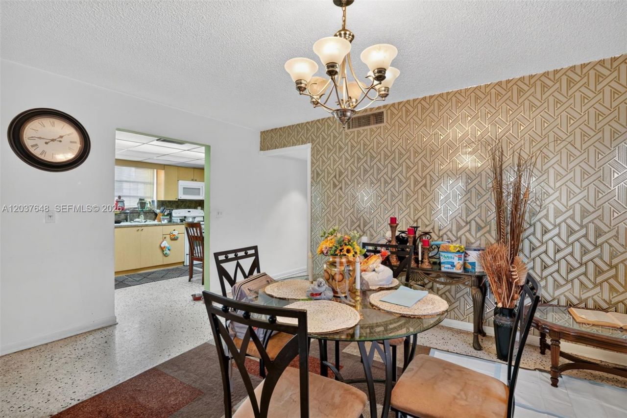 450 SW 9th St , Miami, FL 33130 Photo