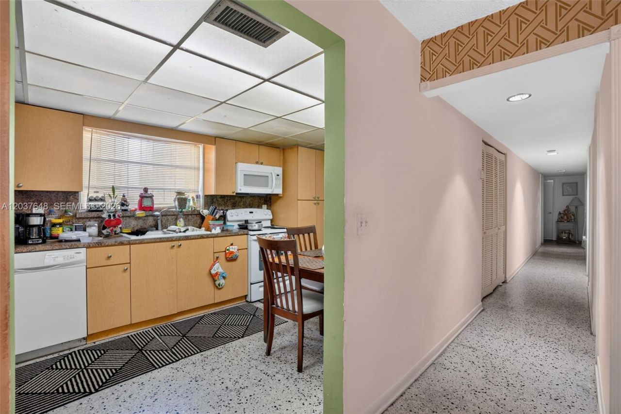 450 SW 9th St , Miami, FL 33130 Photo