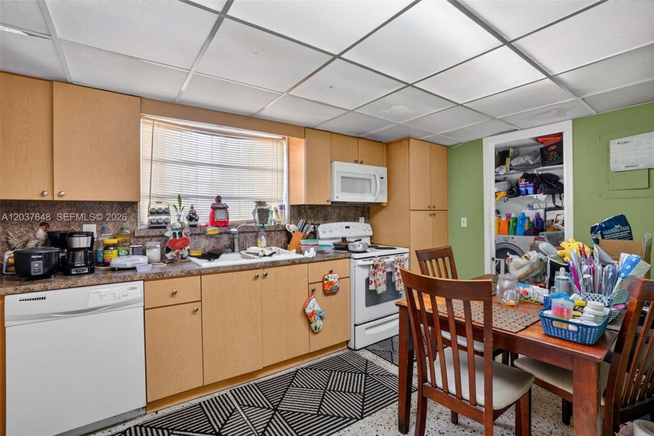 450 SW 9th St , Miami, FL 33130 Photo