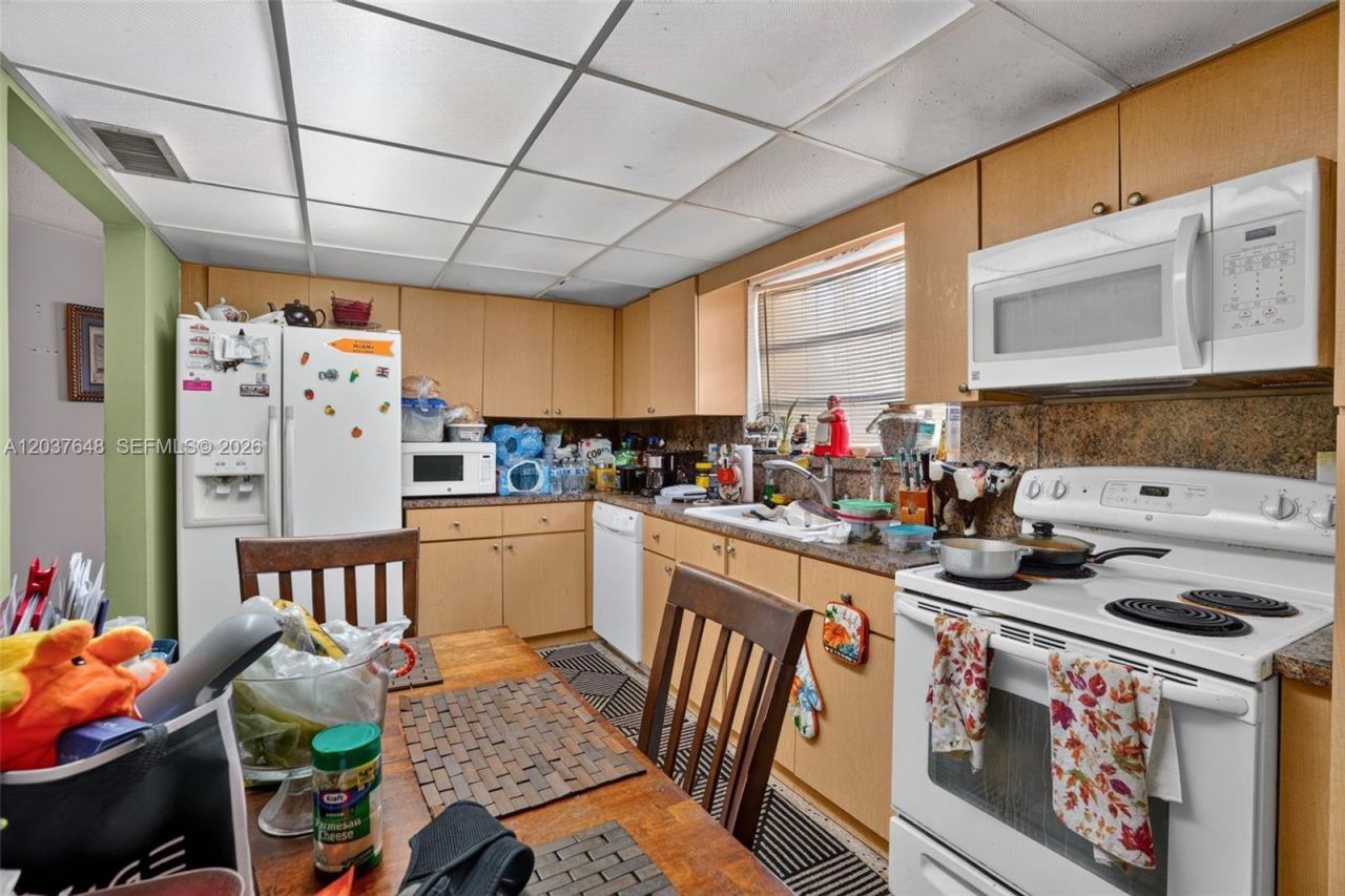 450 SW 9th St , Miami, FL 33130 Photo