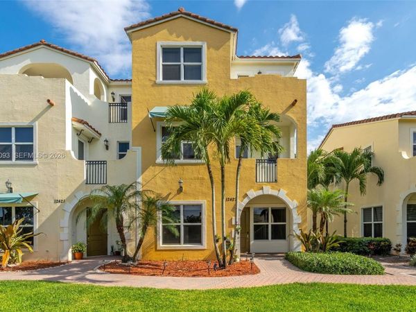12427 NW 18th Ct , Pembroke Pines, FL 33028