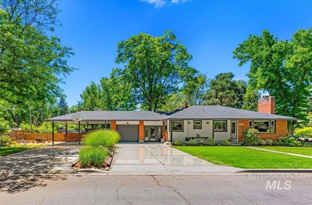 5421 W Plymouth St, Boise, ID 83706 Main Photo