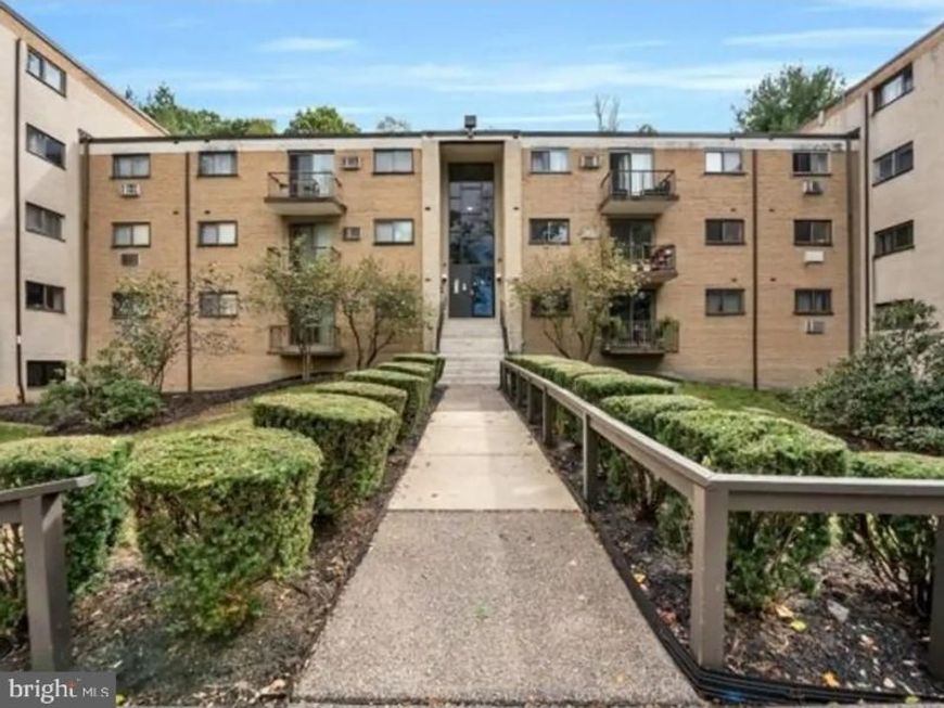 400 Glendale Road, Unit B13, Havertown, PA 19083 Main Photo