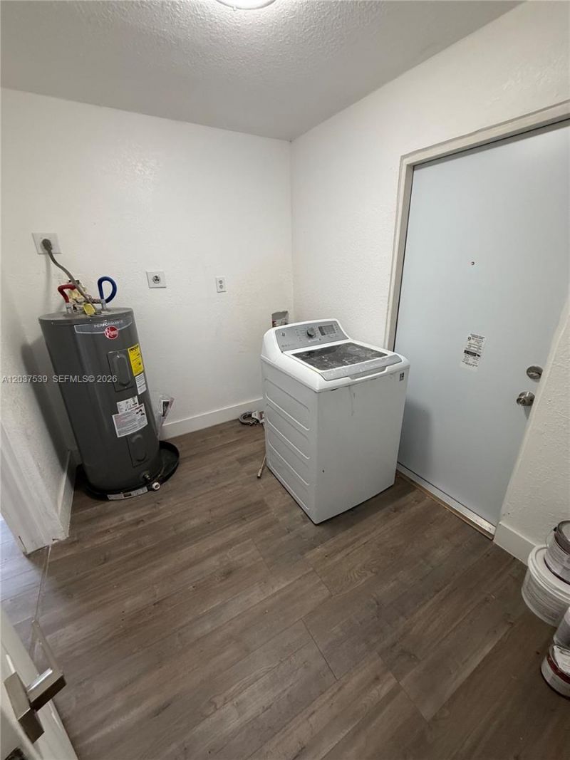 2910 NW 25th St, Fort Lauderdale, FL 33311 Photo
