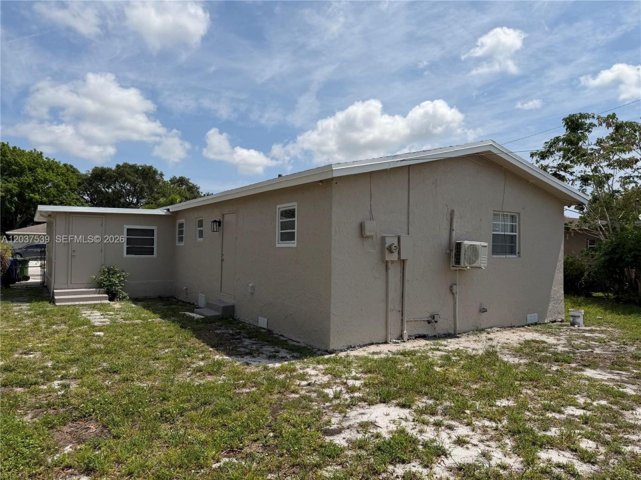 2910 NW 25th St, Fort Lauderdale, FL 33311 Photo