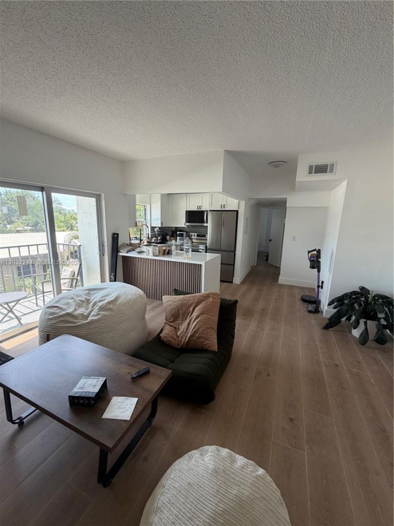1960 Marseille Dr , Unit 304, Miami Beach, FL 33141 Photo