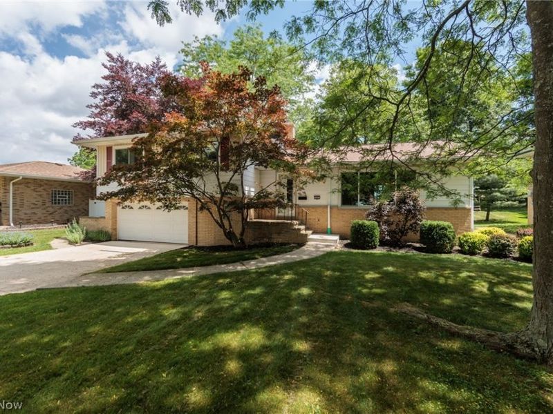 7601 Green Valley Drive, Parma, OH 44134 Photo 2
